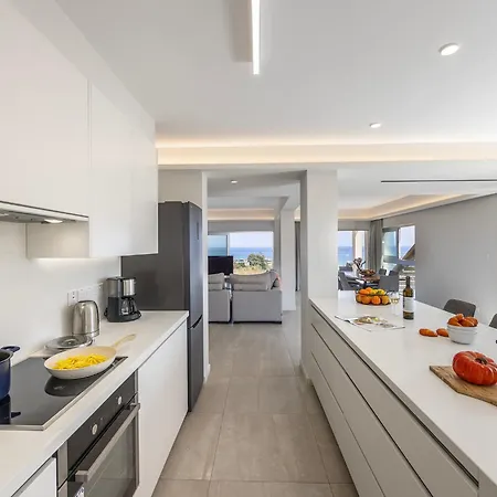 Emerald Bay Sea-front Penthouse דירה פרוטאראס