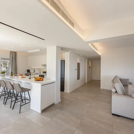 דירה Emerald Bay Sea-front Penthouse פרוטאראס