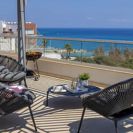 Emerald Bay Sea-front Penthouse * פרוטאראס