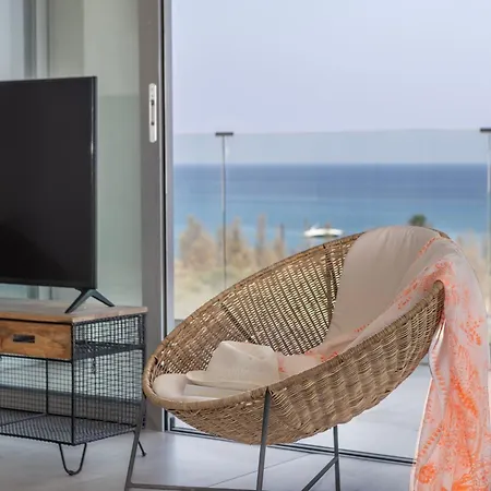 Emerald Bay Sea-front Penthouse דירה פרוטאראס