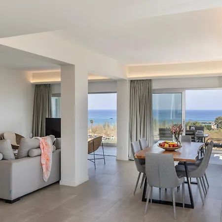 Emerald Bay Sea-front Penthouse פרוטאראס