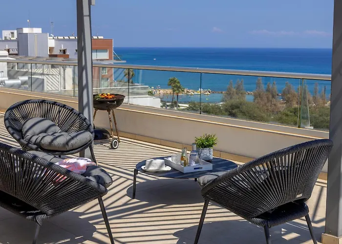 Emerald Bay Sea-front Penthouse * Protaras