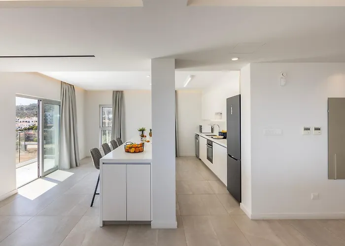 Emerald Bay Sea-front Penthouse Appartamento *