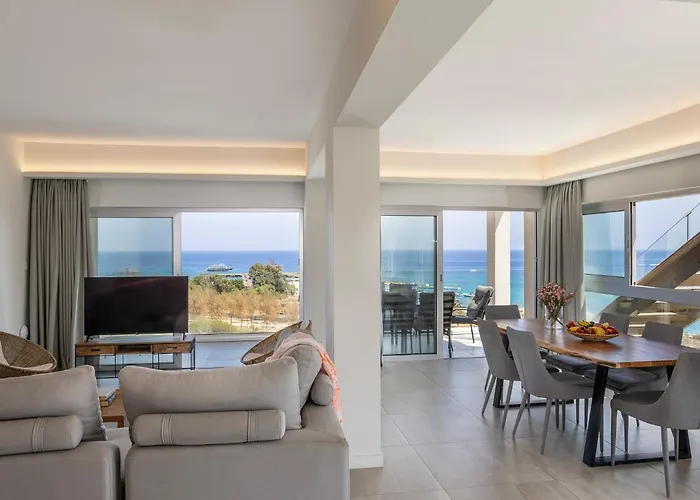 Emerald Bay Sea-front Penthouse Appartamento
