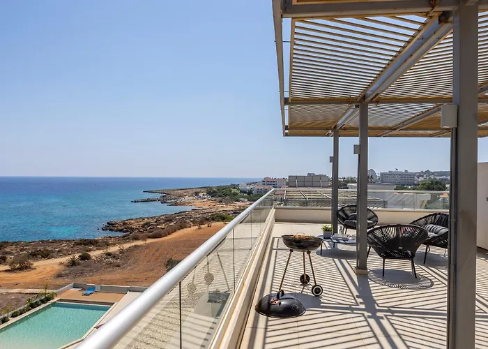 Appartamento Emerald Bay Sea-front Penthouse
