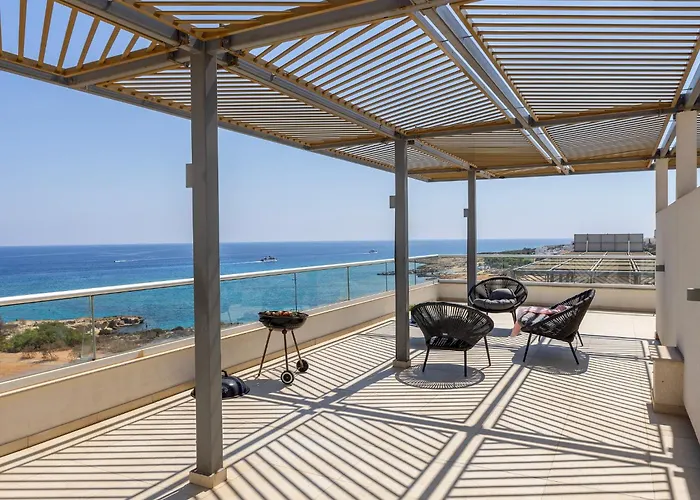 Emerald Bay Sea-front Penthouse Appartamento