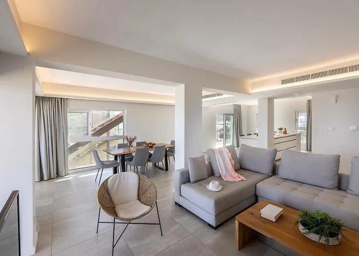 Emerald Bay Sea-front Penthouse Appartamento