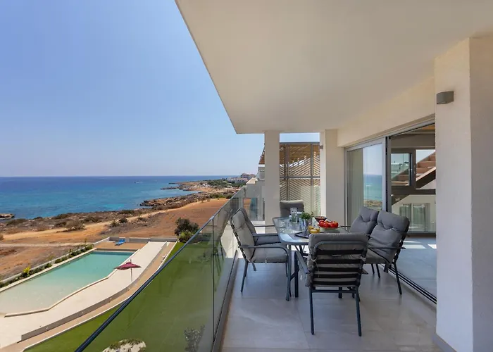 Appartamento Emerald Bay Sea-front Penthouse
