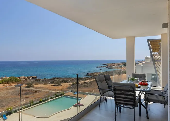 Appartamento Emerald Bay Sea-front Penthouse *