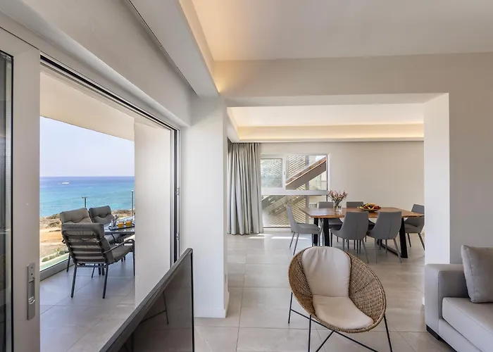 Emerald Bay Sea-front Penthouse *