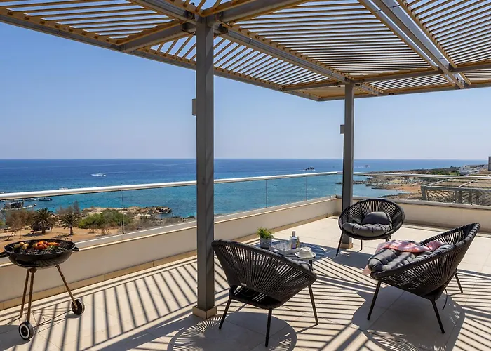 Appartamento Emerald Bay Sea-front Penthouse