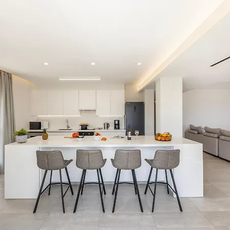 Apartamento Emerald Bay Sea-front Penthouse *