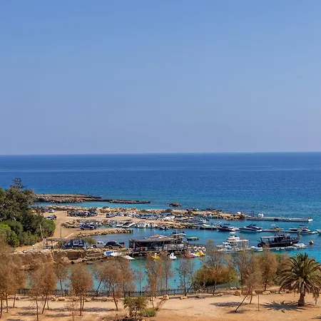 Apartamento Emerald Bay Sea-front Penthouse