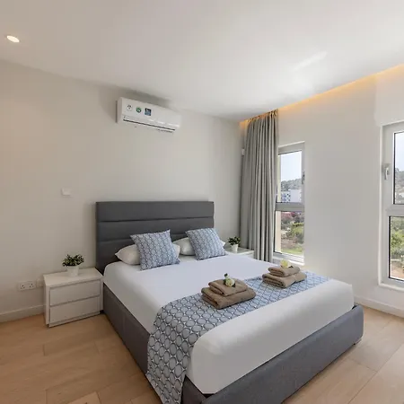 Emerald Bay Sea-front Penthouse Apartamento Protaras