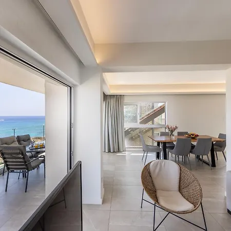 Emerald Bay Sea-front Penthouse *