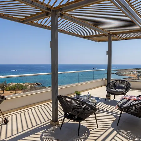 Apartamento Emerald Bay Sea-front Penthouse