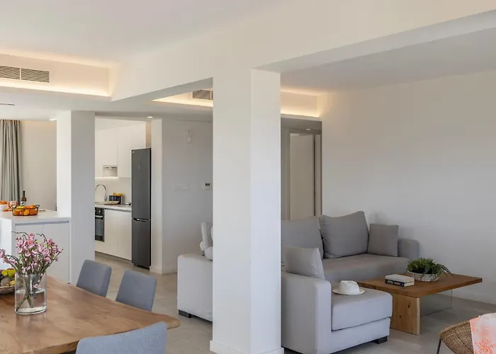 Апартаменты Emerald Bay Sea-front Penthouse Протарас