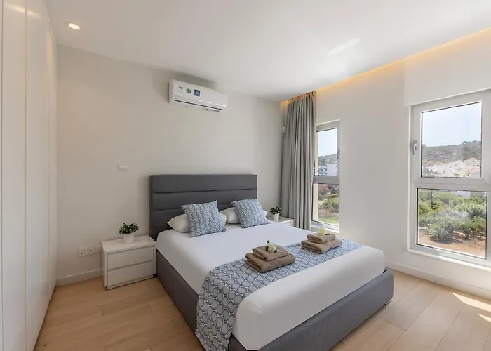 Emerald Bay Sea-front Penthouse Апартаменты Протарас