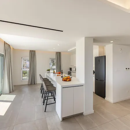 Emerald Bay Sea-front Penthouse Apartament Protaras