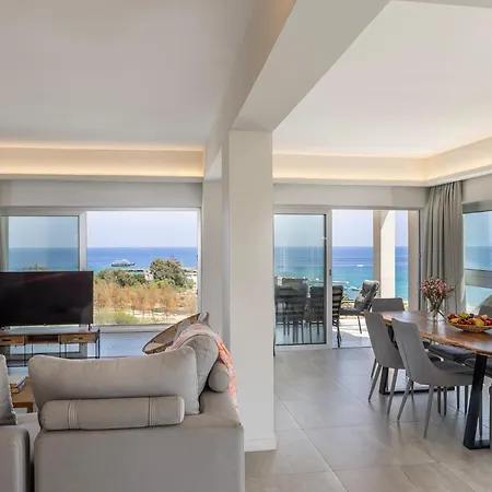 Emerald Bay Sea-front Penthouse Lägenhet