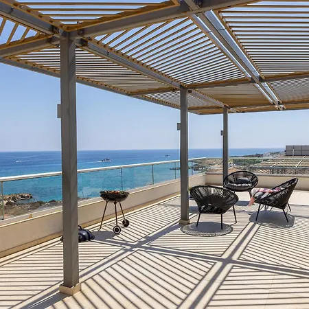 Emerald Bay Sea-front Penthouse Apartament