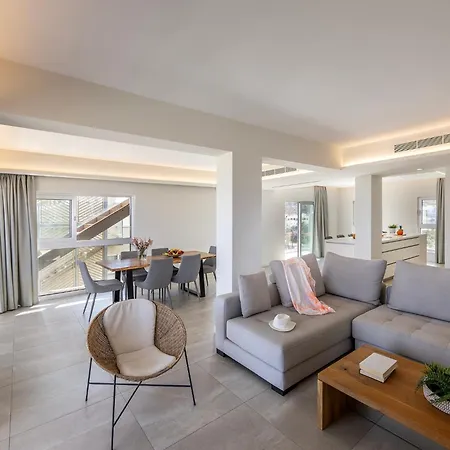 Emerald Bay Sea-front Penthouse Apartament