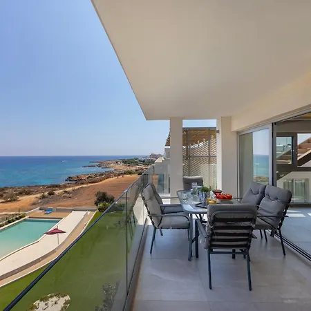 Apartament Emerald Bay Sea-front Penthouse