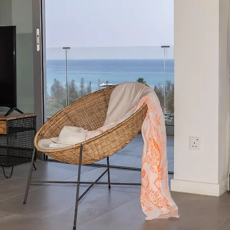 Apartament Emerald Bay Sea-front Penthouse Protaras