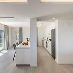 Emerald Bay Sea-front Penthouse Apartment *