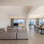 Emerald Bay Sea-front Penthouse