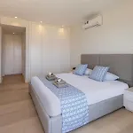 Emerald Bay Sea-front Penthouse Apartment *